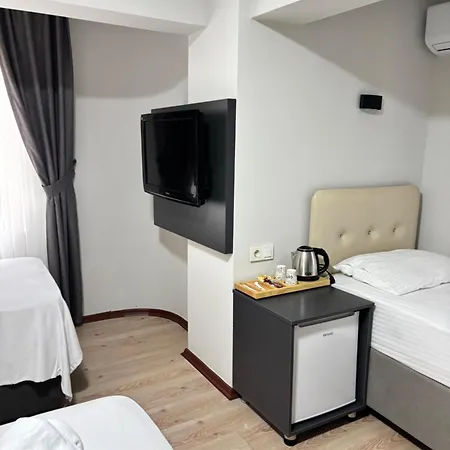 Demir Restaurant Hotel *